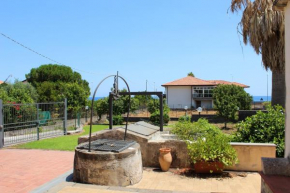 5 bedrooms house at Riposto 100 m away from the beach with enclosed garden and wifi